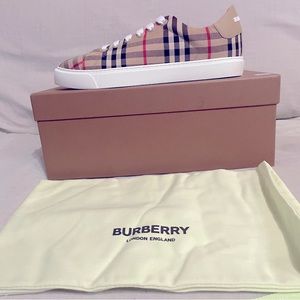 BURBERRY WOMAN SNEAKER, SIZE 9, BURBERRY PRINT